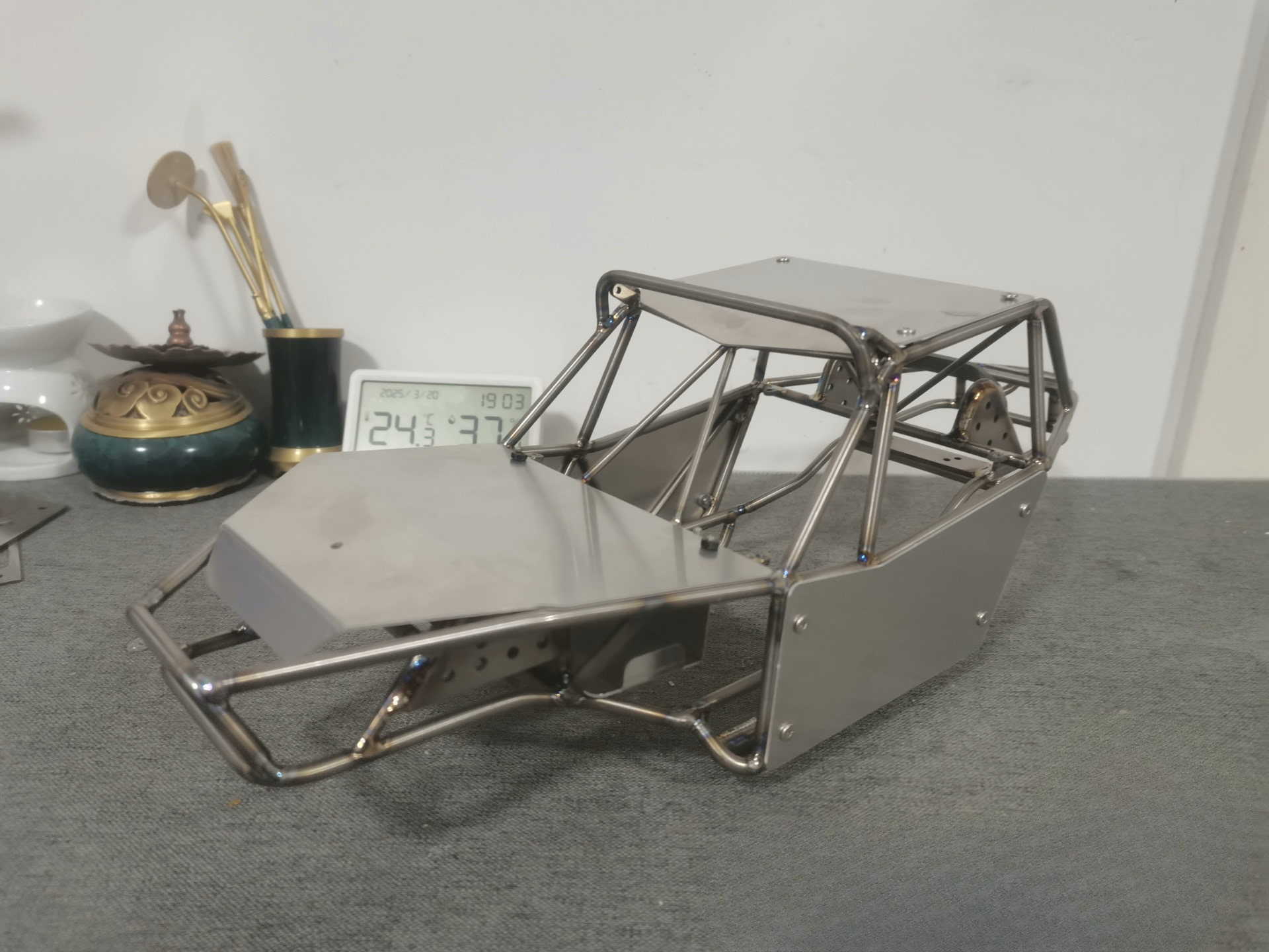 WRAITH, RR10 Titanium Metal Cage Metal Panel
